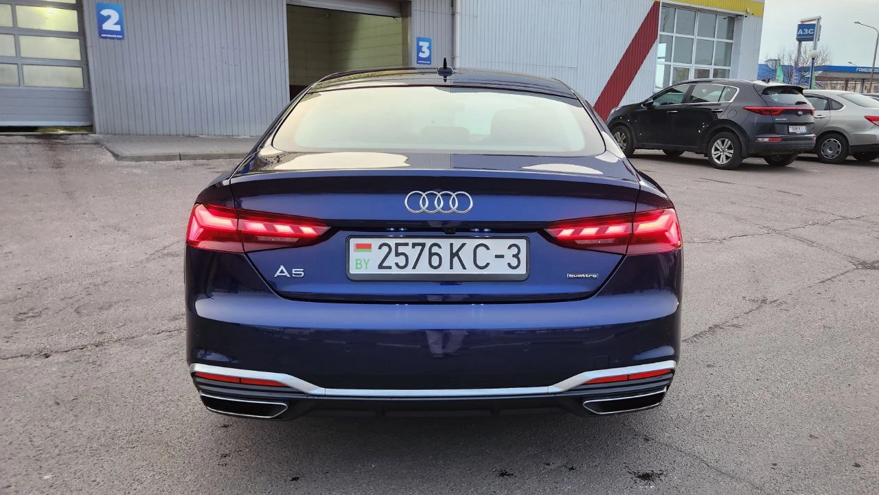 Синяя Ауди Audi A5